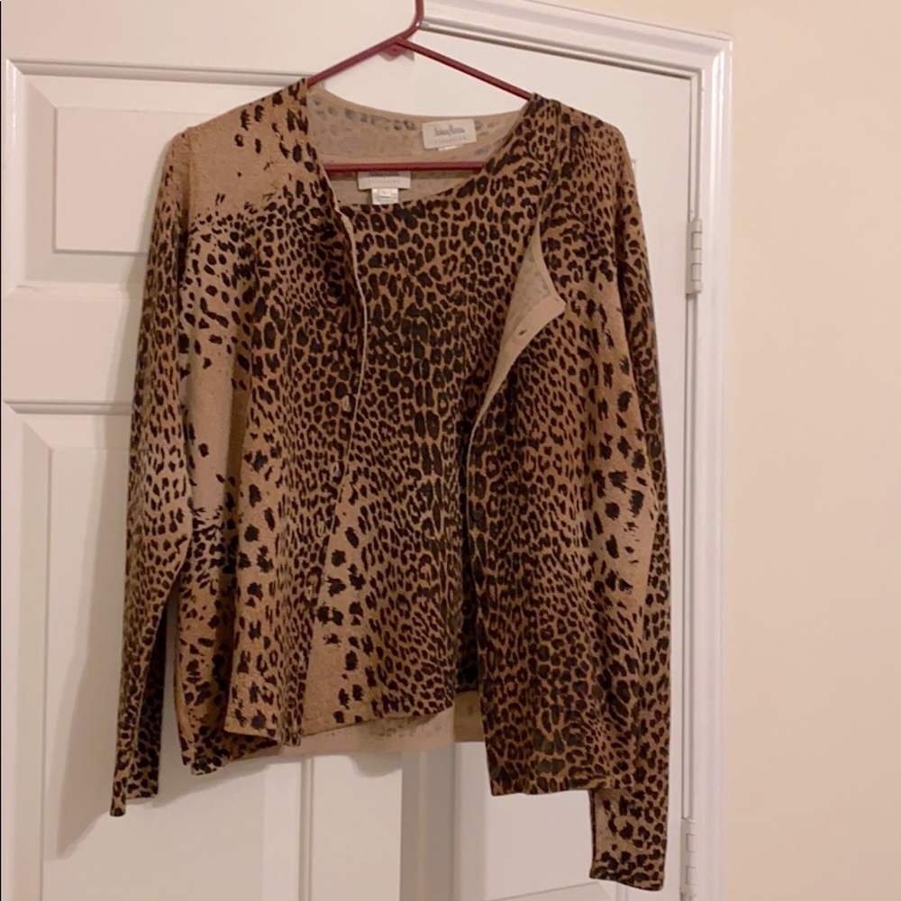 Lovely 100% merino wool NeimanMarcus sweater set!